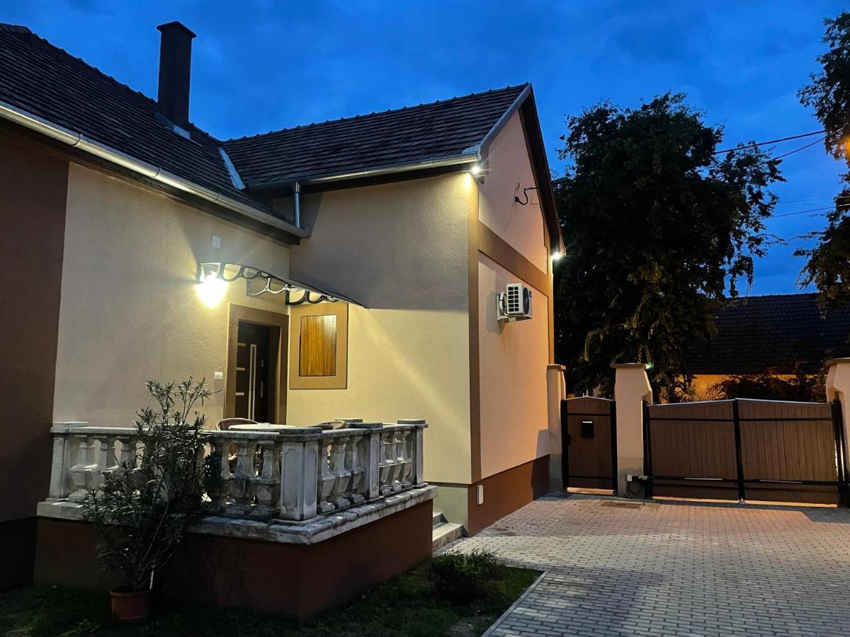 Kovacs Apartmanhaz كيسكونهالاس المظهر الخارجي الصورة